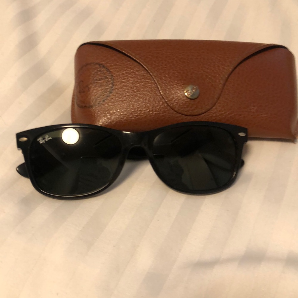 Ray-Bans wayfarer sunglasses